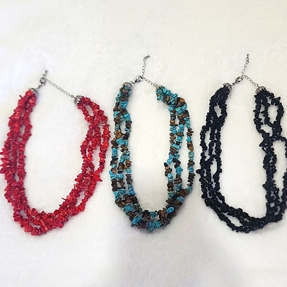 3 Stone Necklaces ❤️🩵⚫️